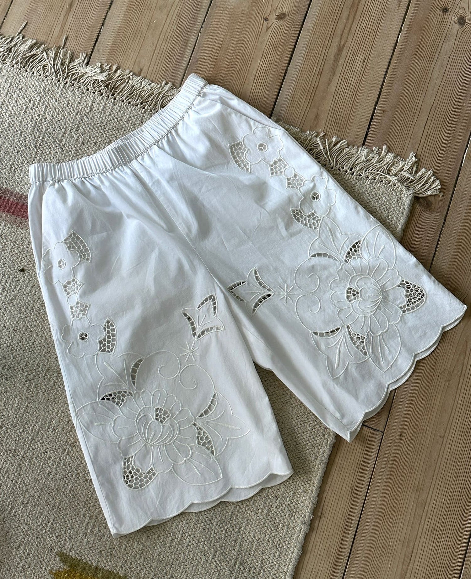 Adeline Bermuda Shorts - Ecru