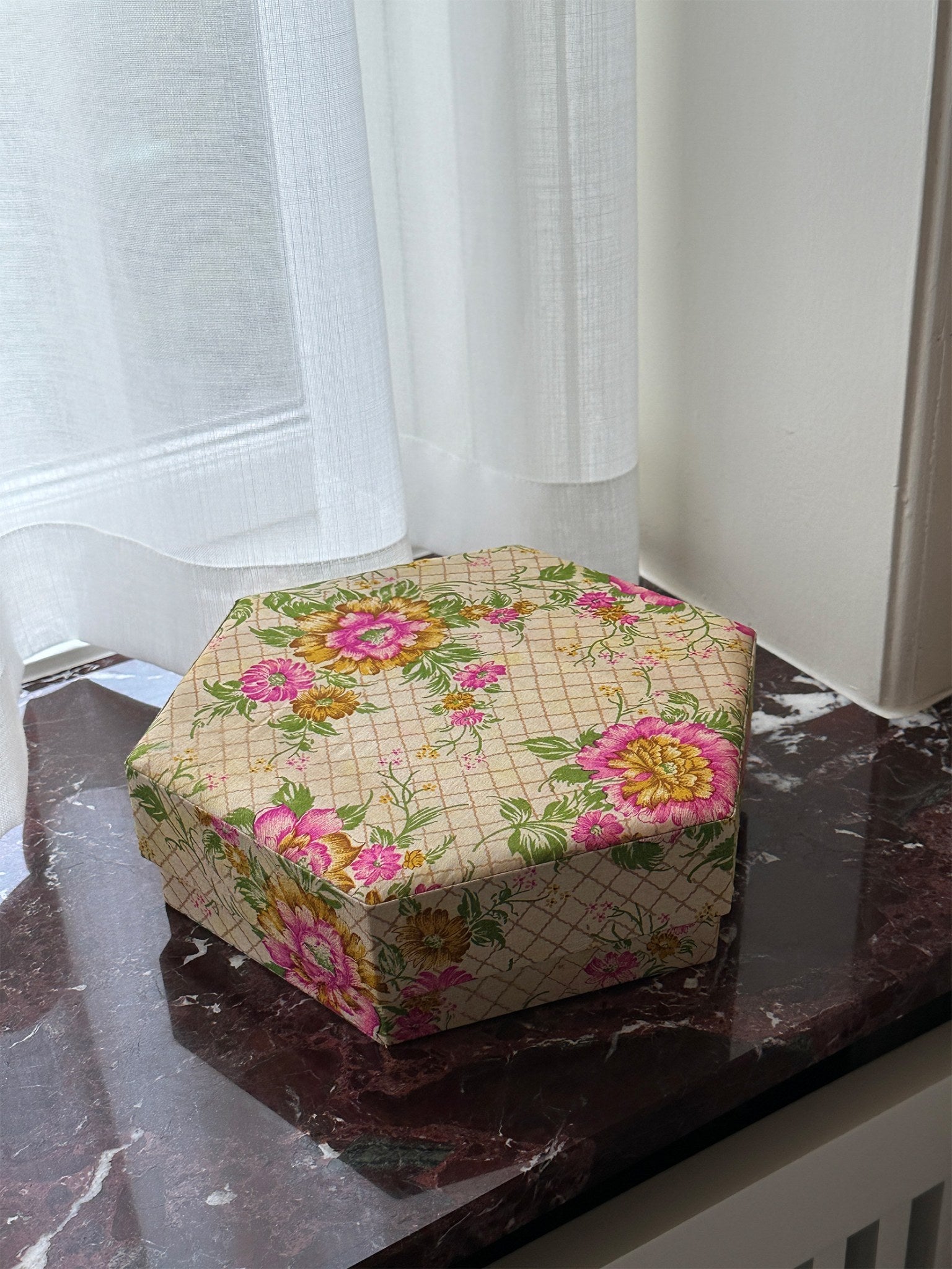 Alison Hexagon SILK Box - No. 24 – SISSEL EDELBO