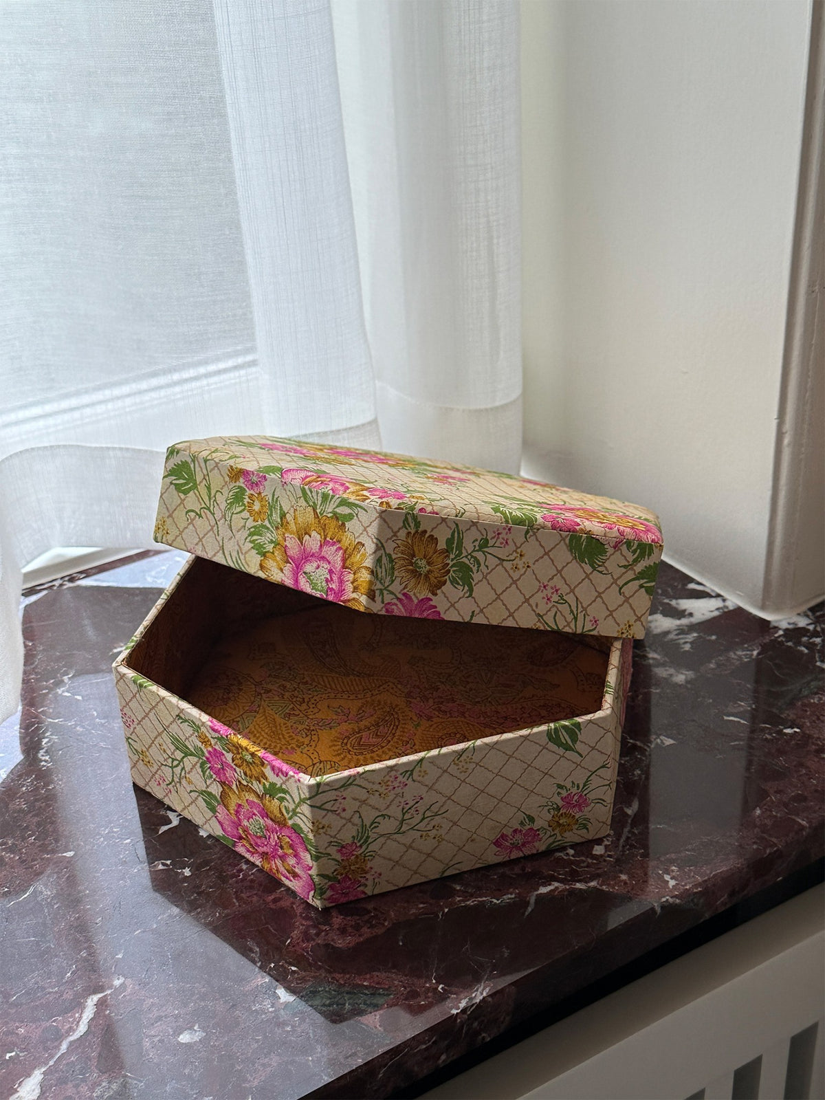 Alison's Box Alison Hexagon SILK Box - No. 24 – SISSEL EDELBO