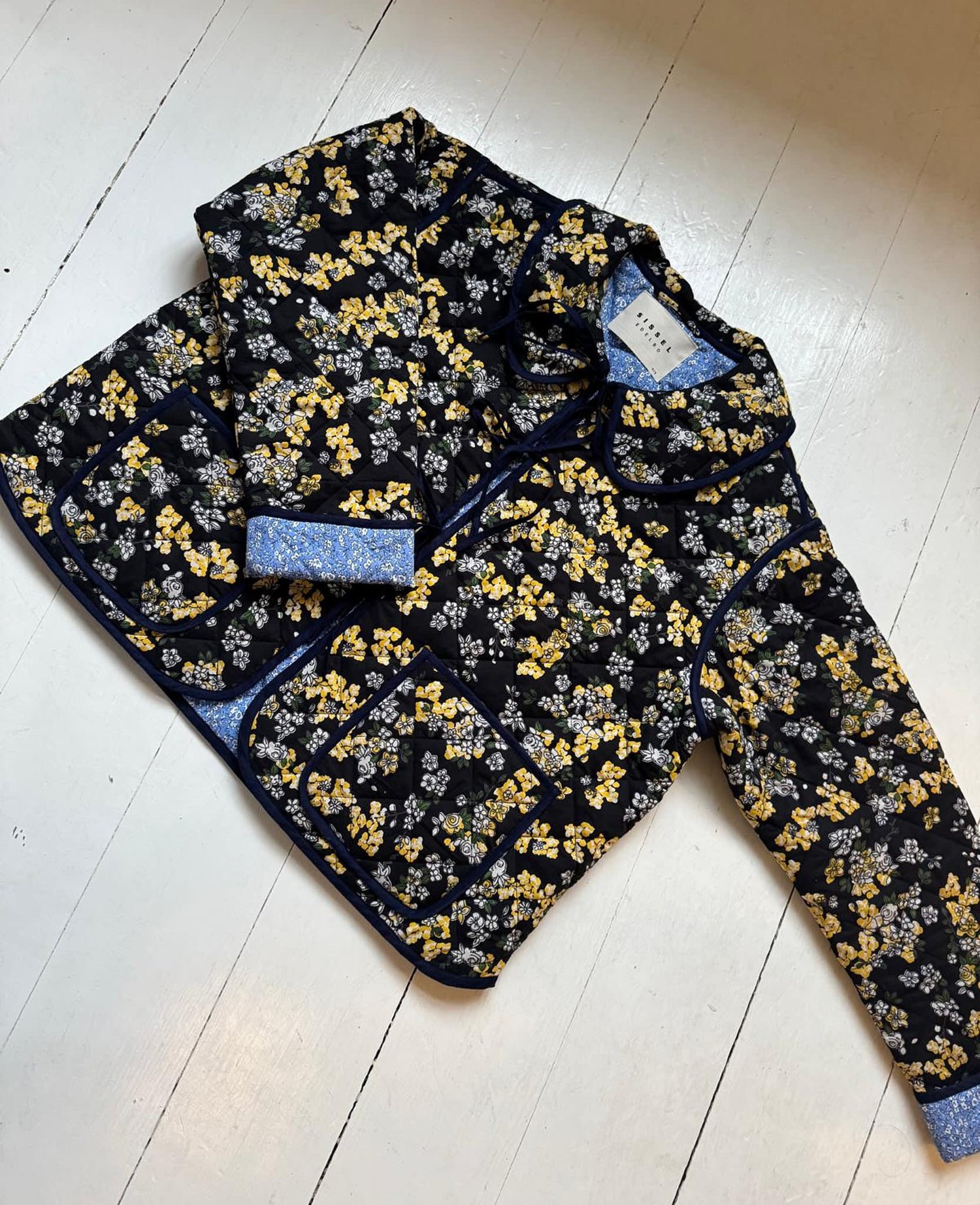 Daniella Jacket - Wine Ditsy Yellow