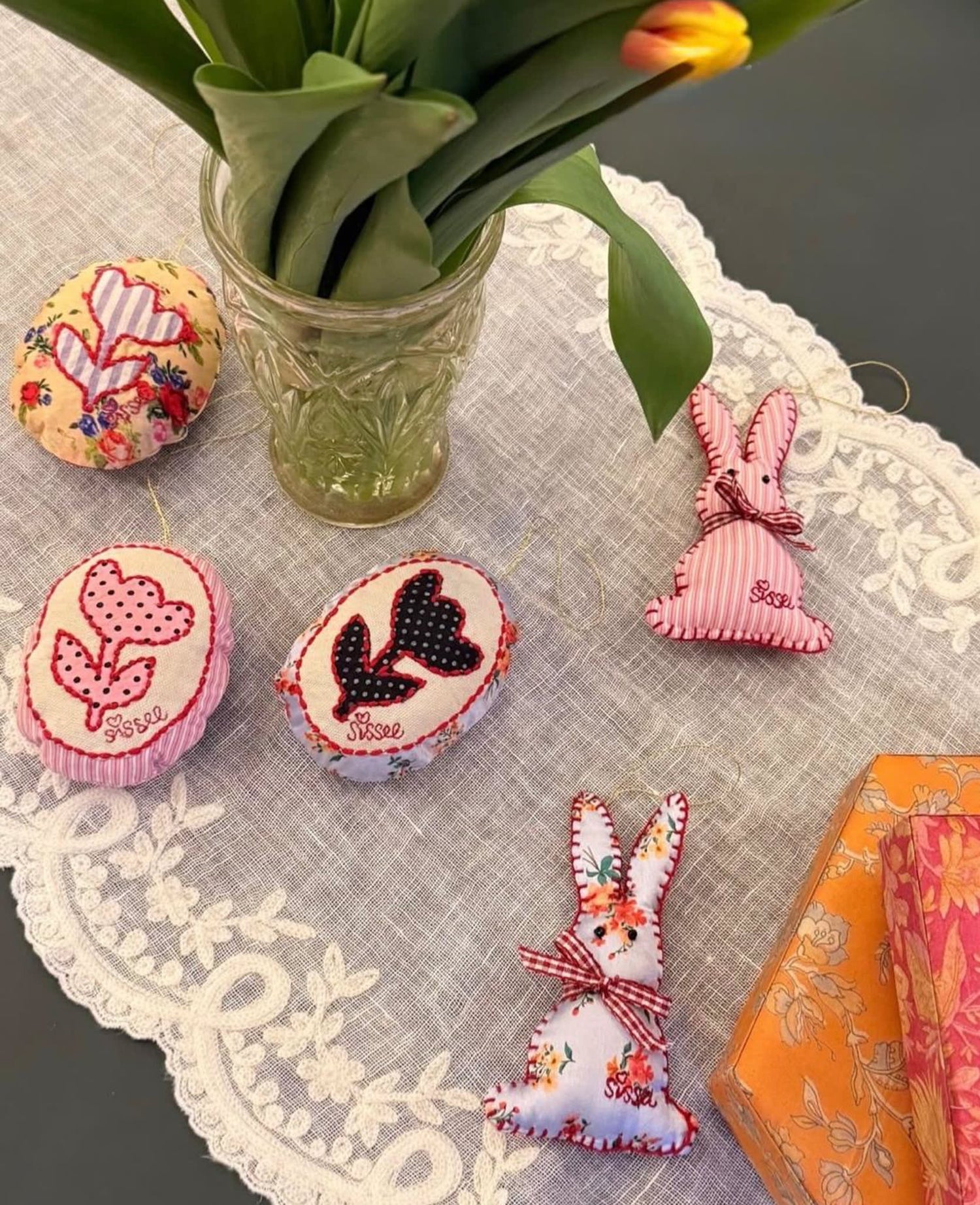 Vera Easter Egg Ornament - Dot Pink