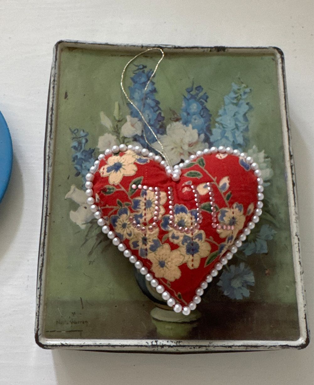 Pearl of Hearts Ornament - Red Floral