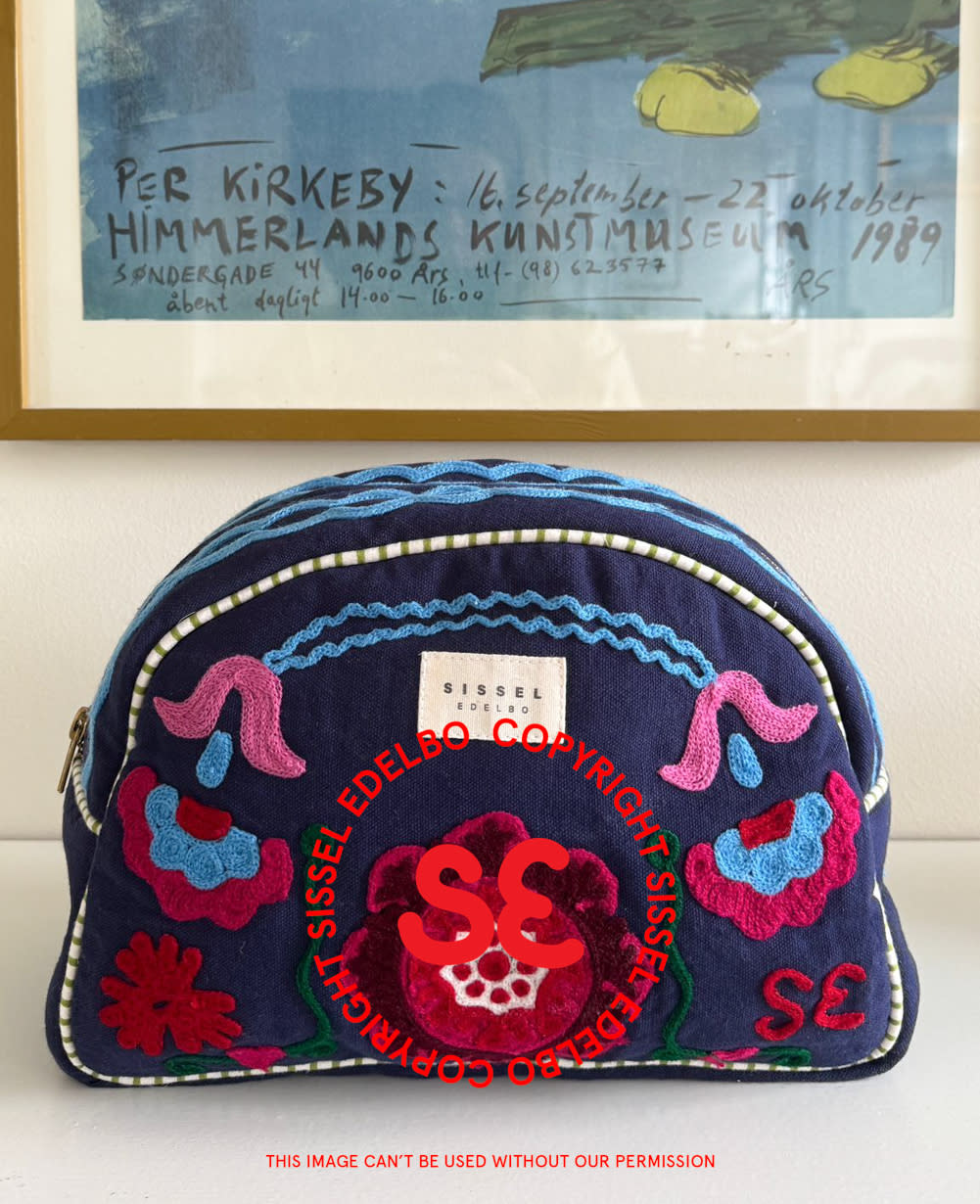 Karla Washbag - Navy Botanic