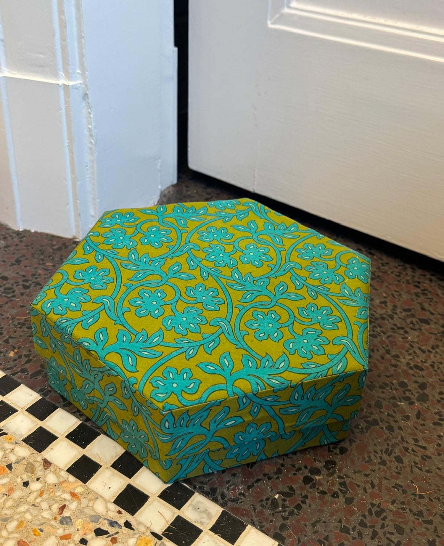 Alison Hexagon SILK Box - No. 25