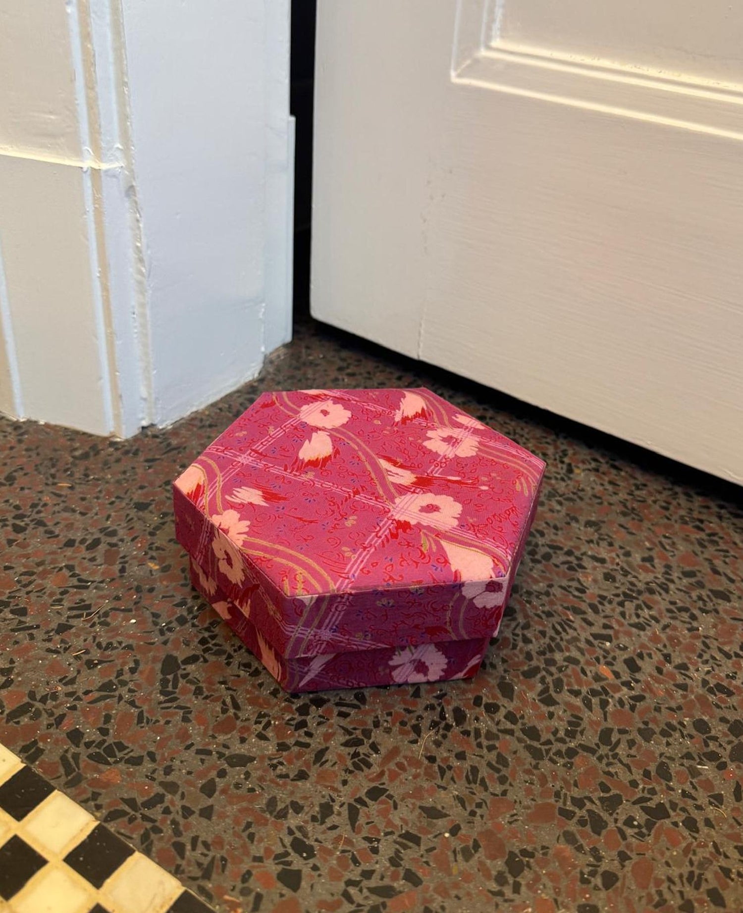 Susan Hexagon SILK Box - No. 10