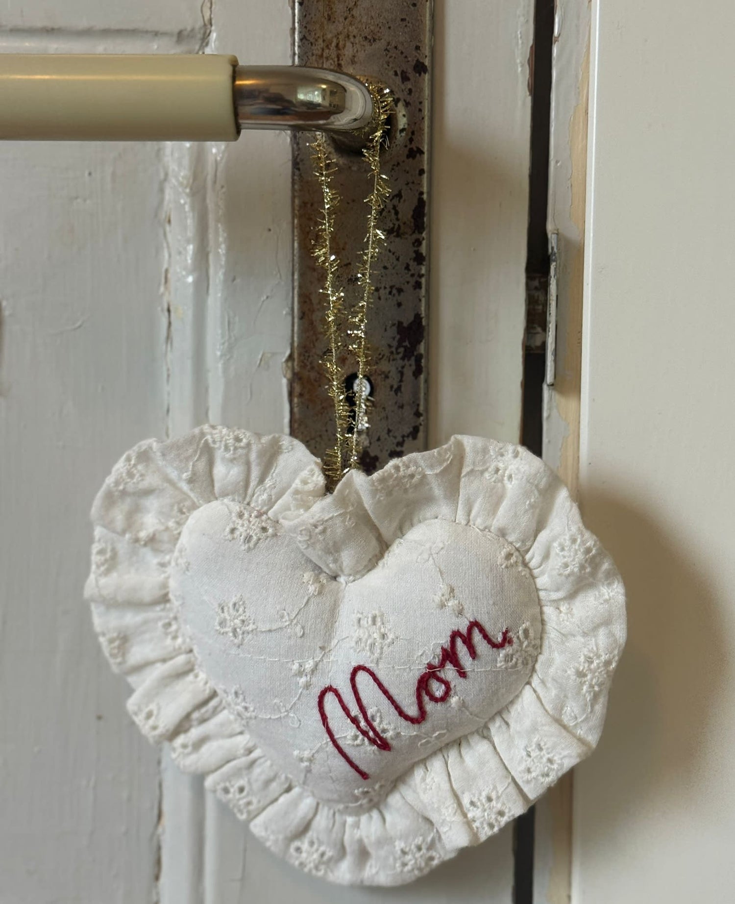 Sweetheart Ornament - Mom