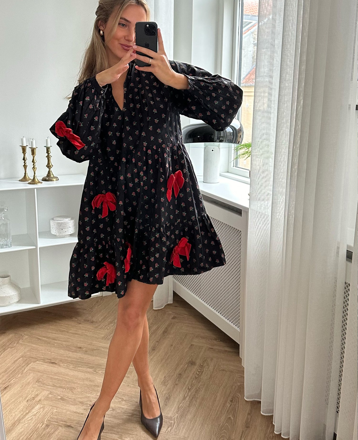 Bow Dress - Black w. Red Roses