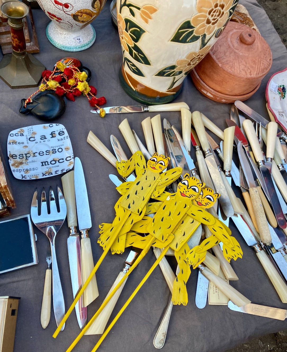 Tiger Puppet Stick - Yellow