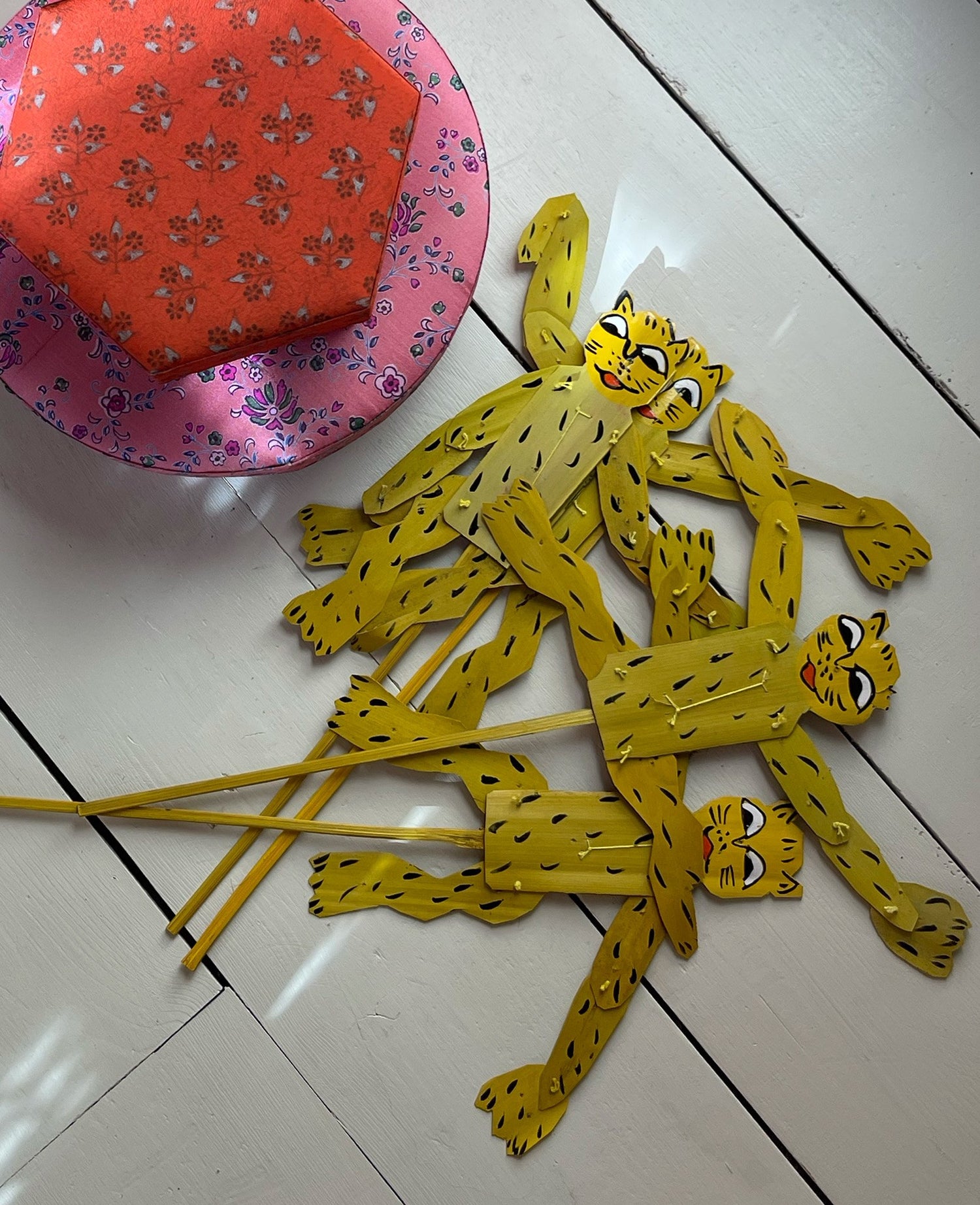 Tiger Puppet Stick - Yellow